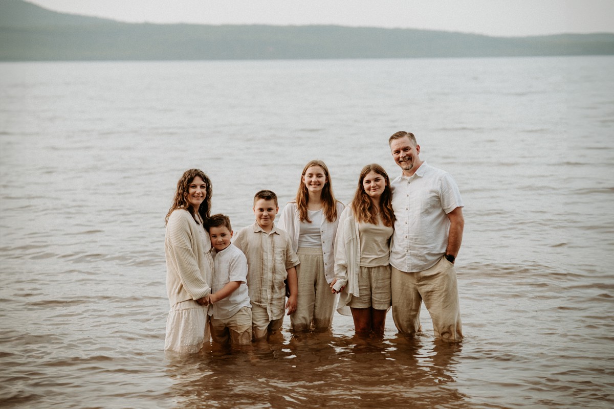 Summer Family Photos in Lac La Belle: Keweenaw Peninsula